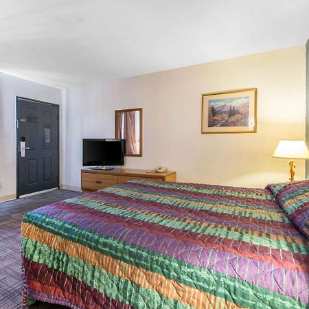 Rodeway Inn & Suites Colorado Springs Extérieur photo