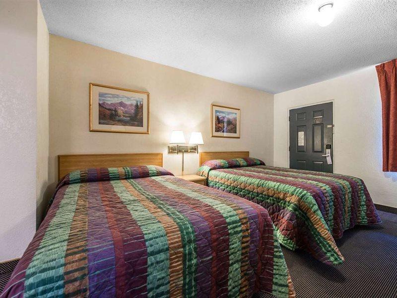 Rodeway Inn & Suites Colorado Springs Extérieur photo