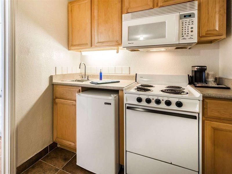 Rodeway Inn & Suites Colorado Springs Extérieur photo