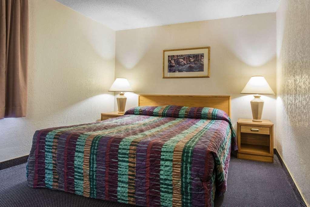 Rodeway Inn & Suites Colorado Springs Extérieur photo