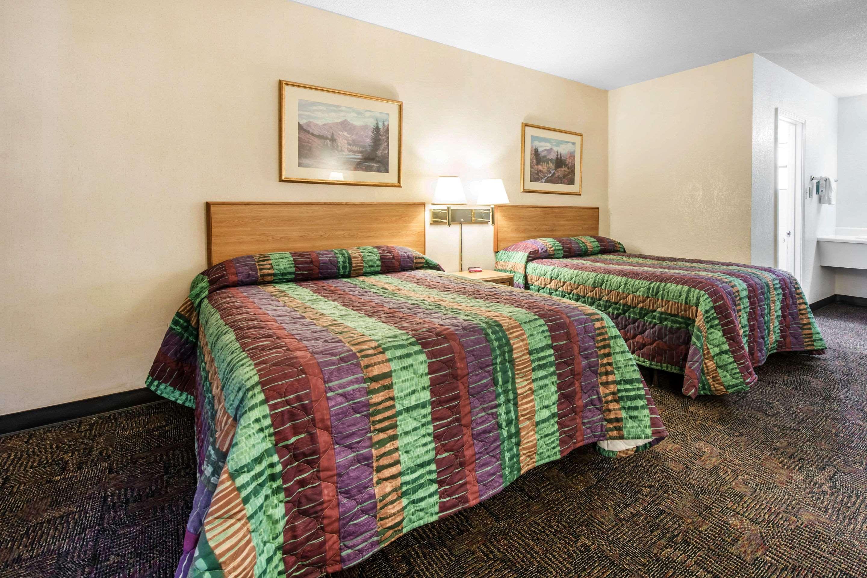 Rodeway Inn & Suites Colorado Springs Extérieur photo
