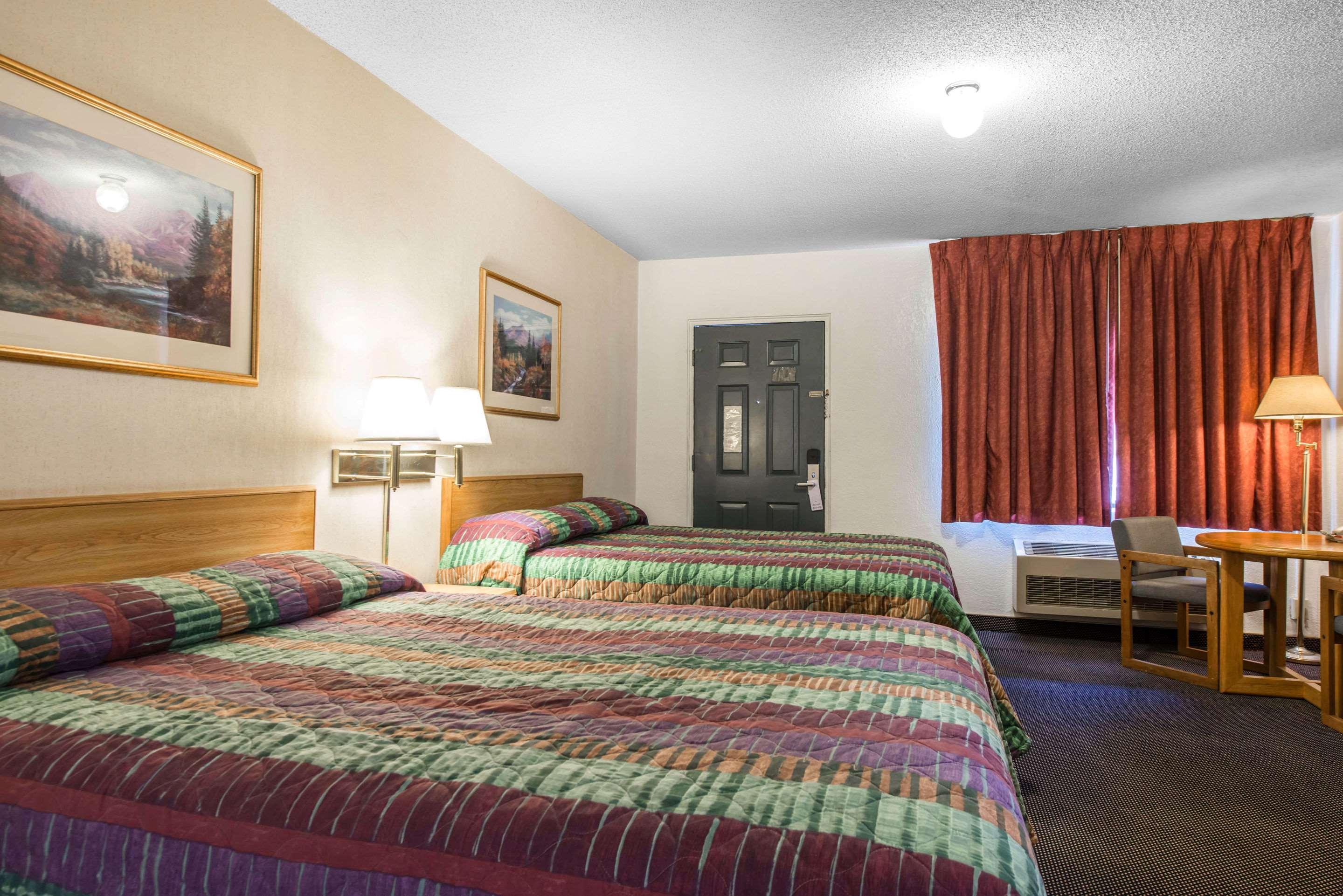 Rodeway Inn & Suites Colorado Springs Extérieur photo