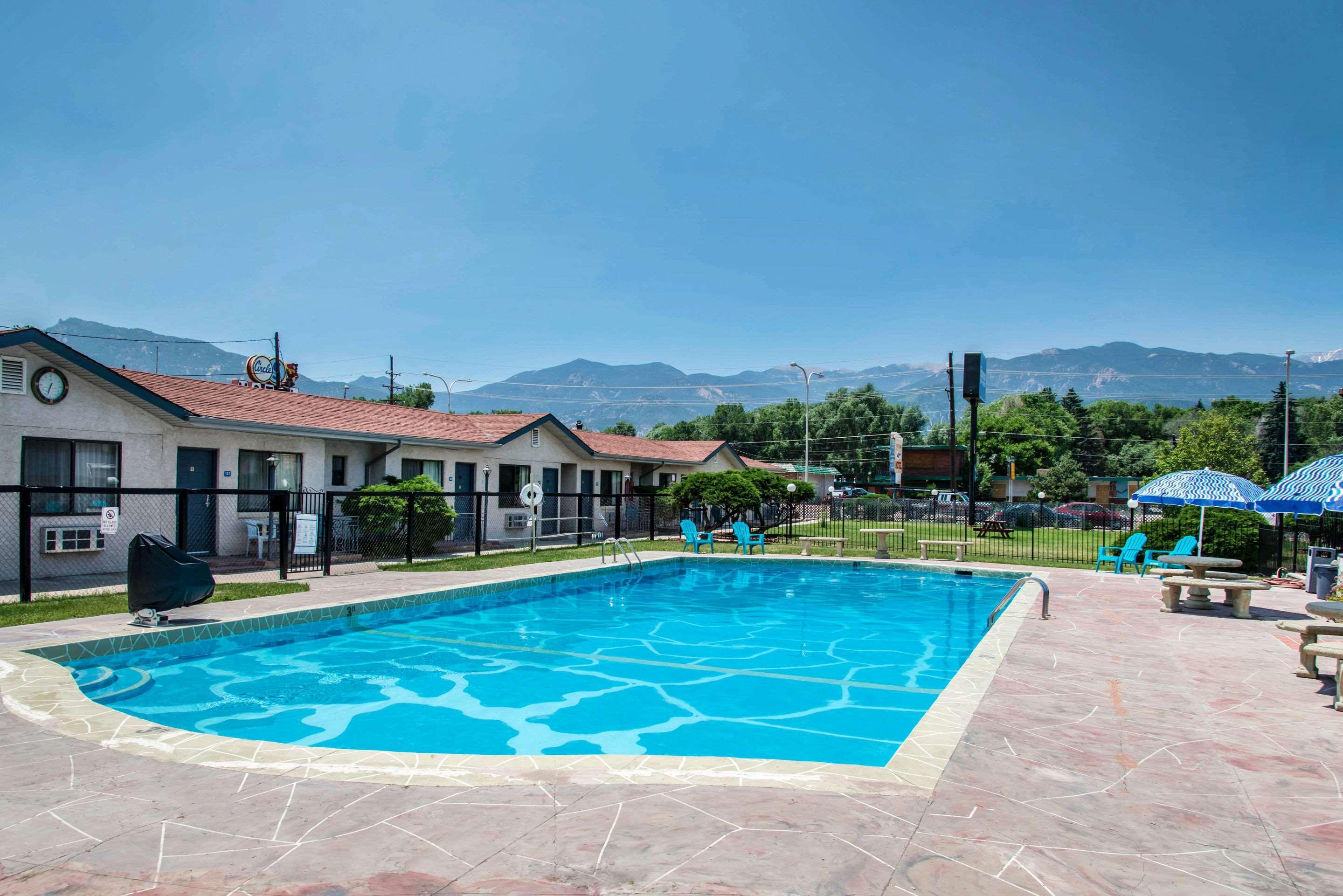 Rodeway Inn & Suites Colorado Springs Extérieur photo