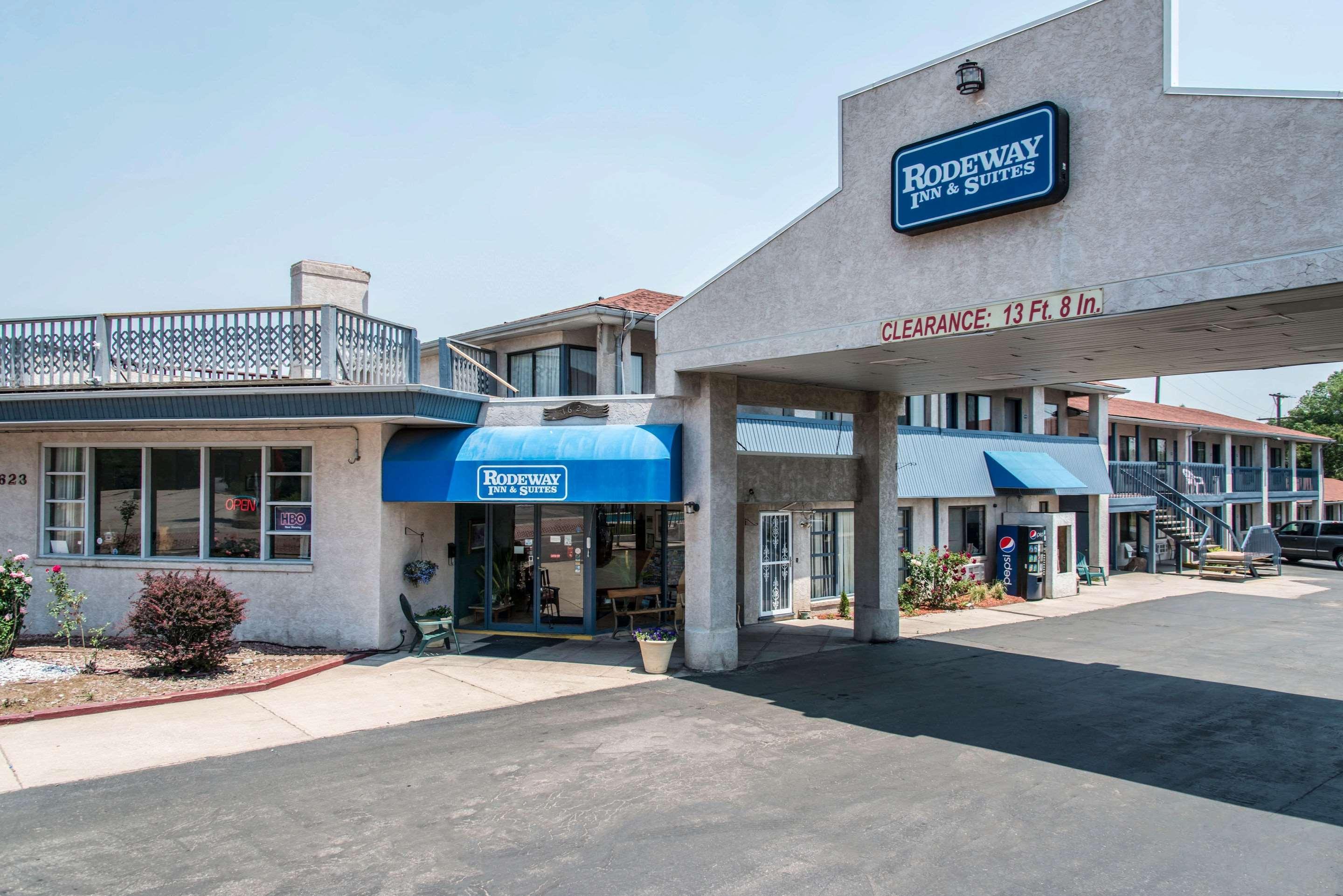 Rodeway Inn & Suites Colorado Springs Extérieur photo