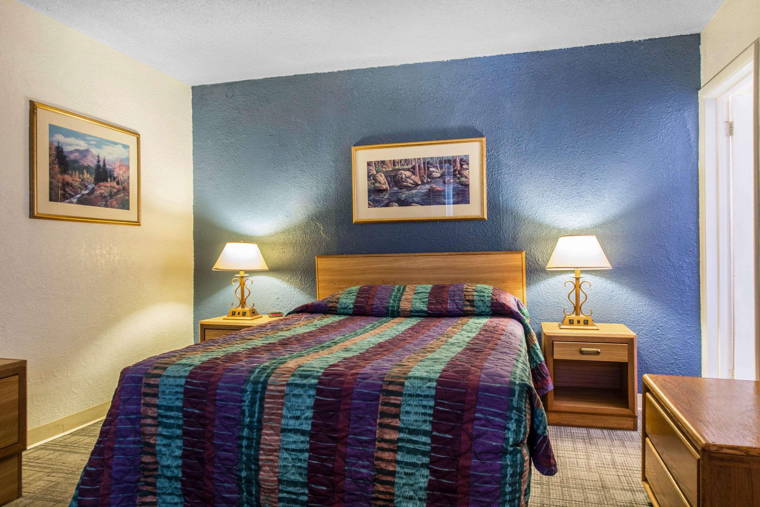 Rodeway Inn & Suites Colorado Springs Extérieur photo