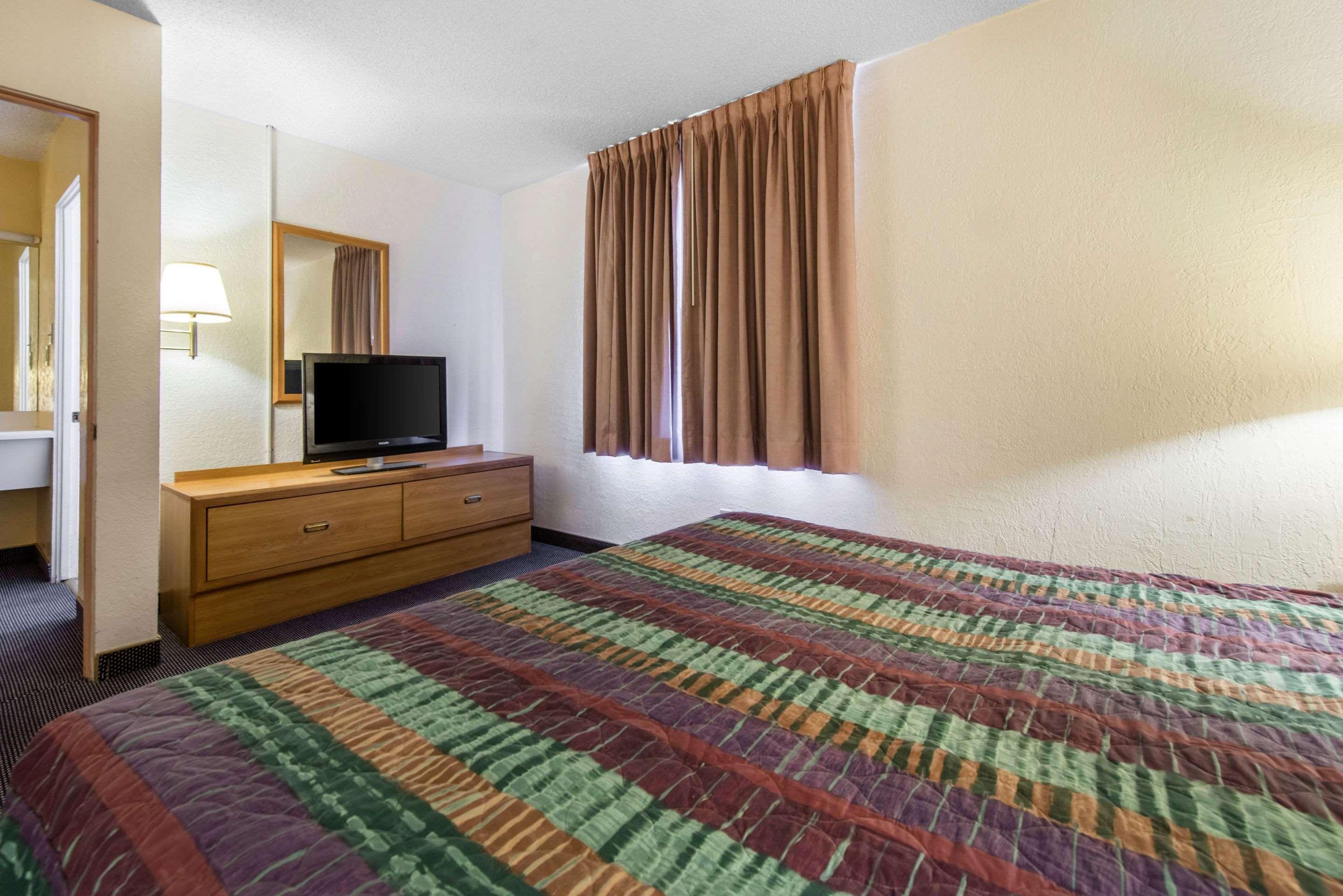 Rodeway Inn & Suites Colorado Springs Extérieur photo