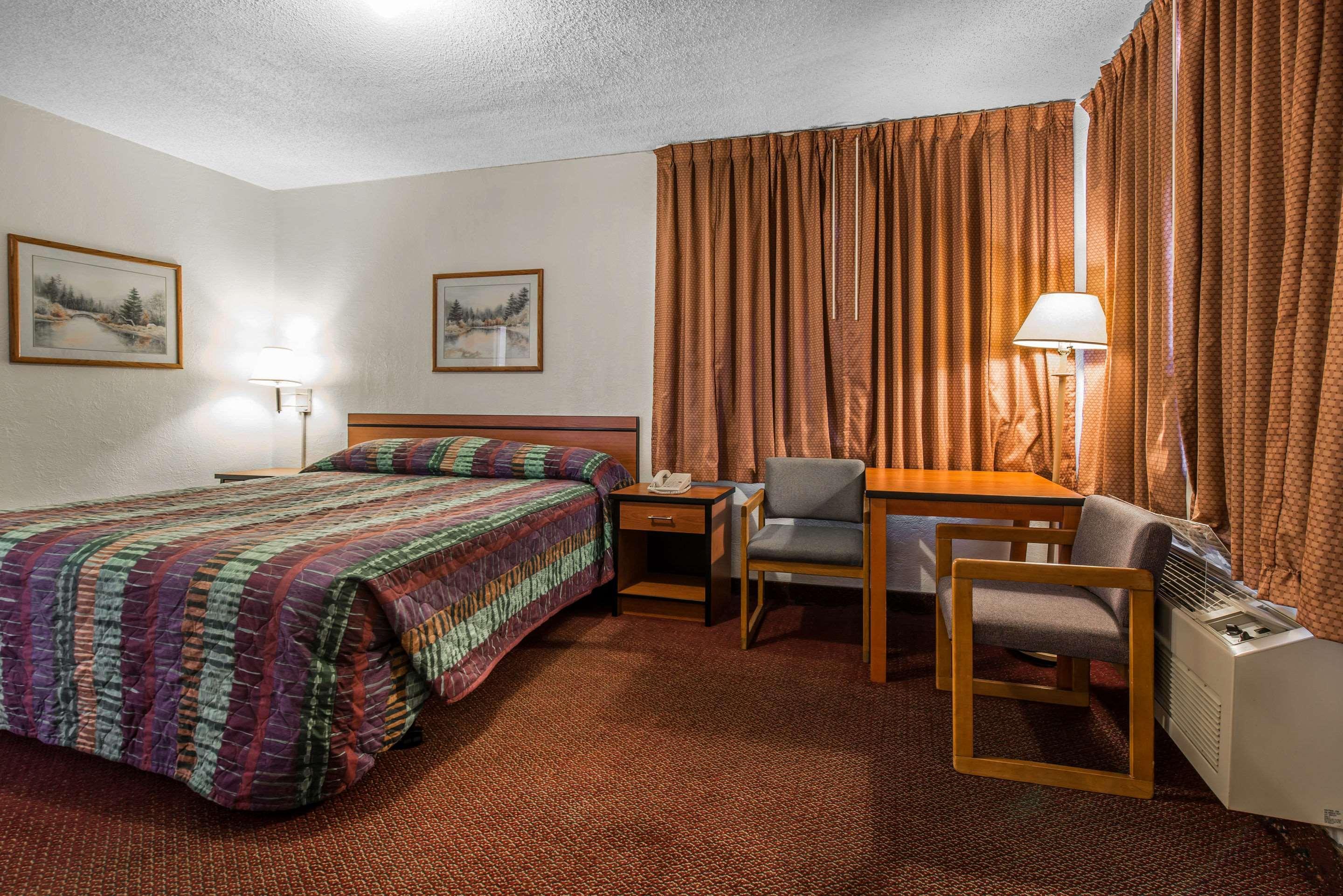 Rodeway Inn & Suites Colorado Springs Extérieur photo
