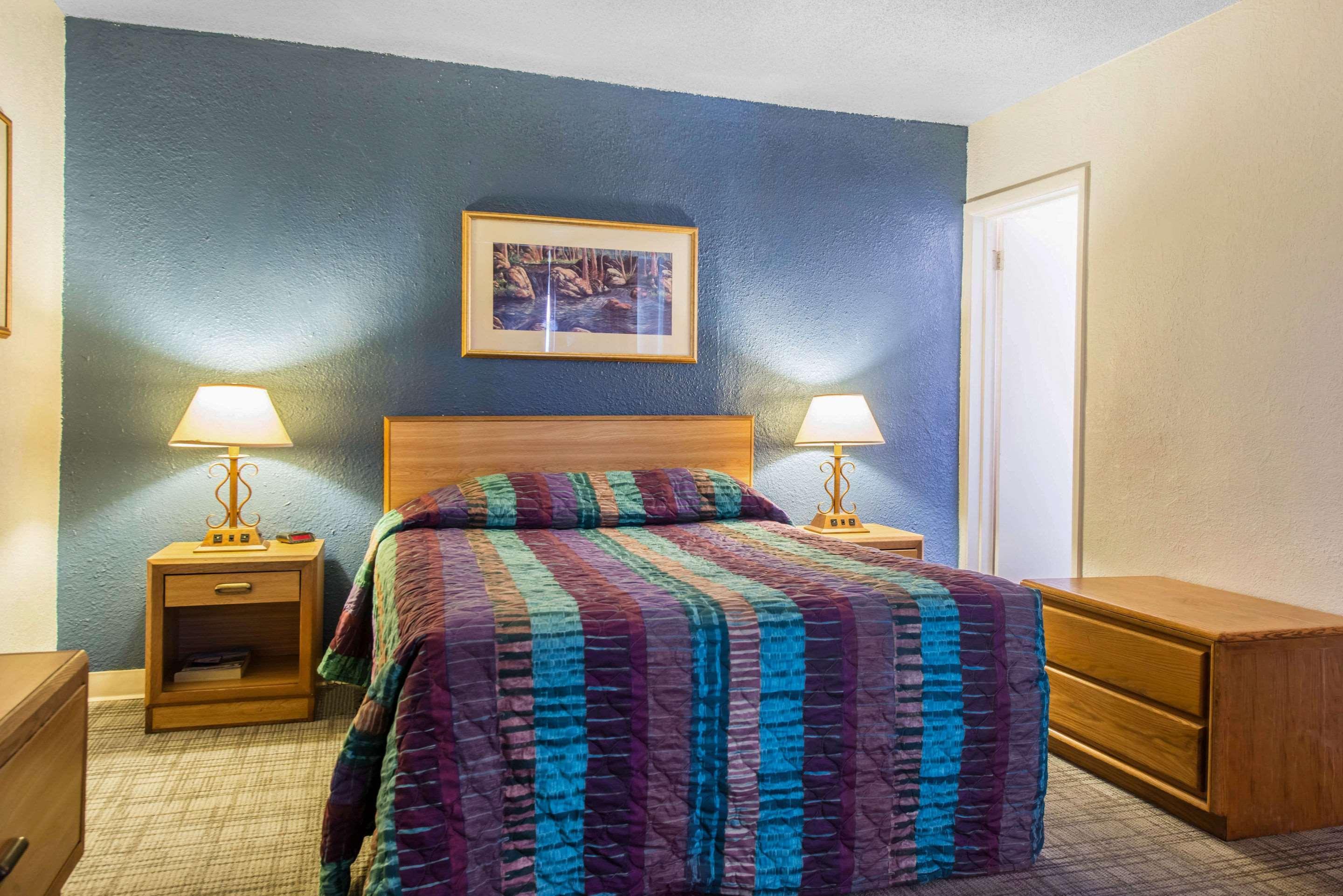 Rodeway Inn & Suites Colorado Springs Extérieur photo