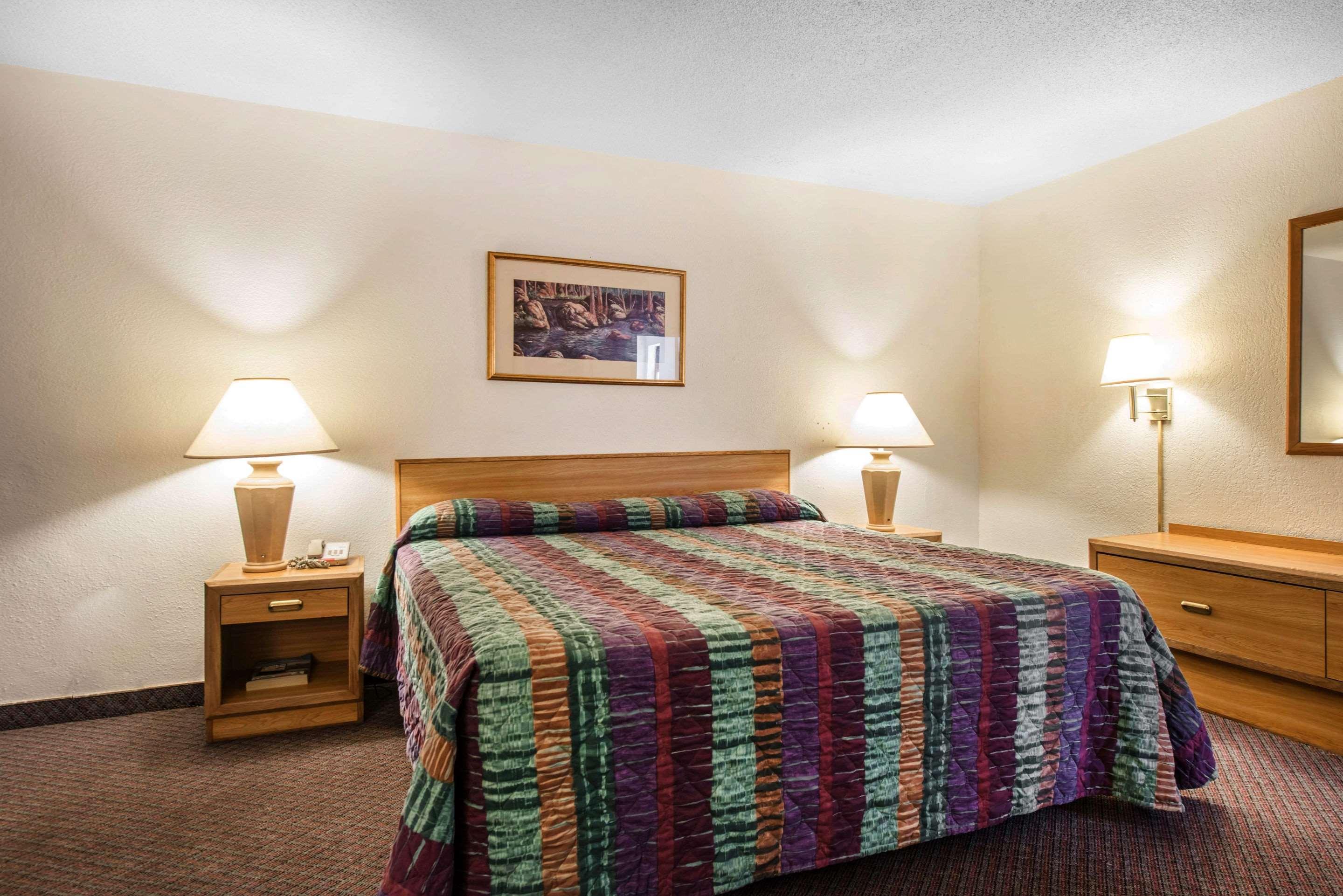Rodeway Inn & Suites Colorado Springs Extérieur photo