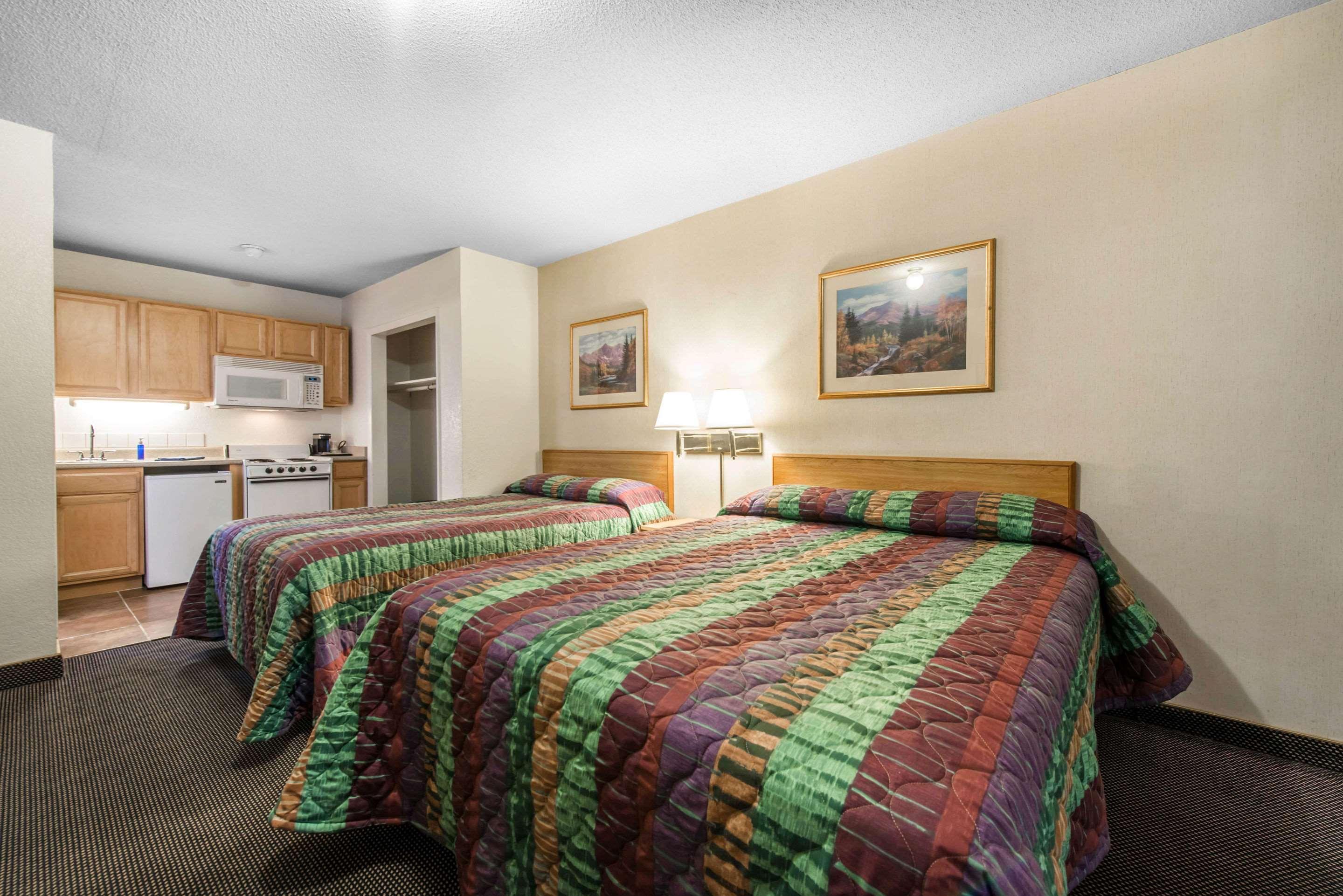 Rodeway Inn & Suites Colorado Springs Extérieur photo