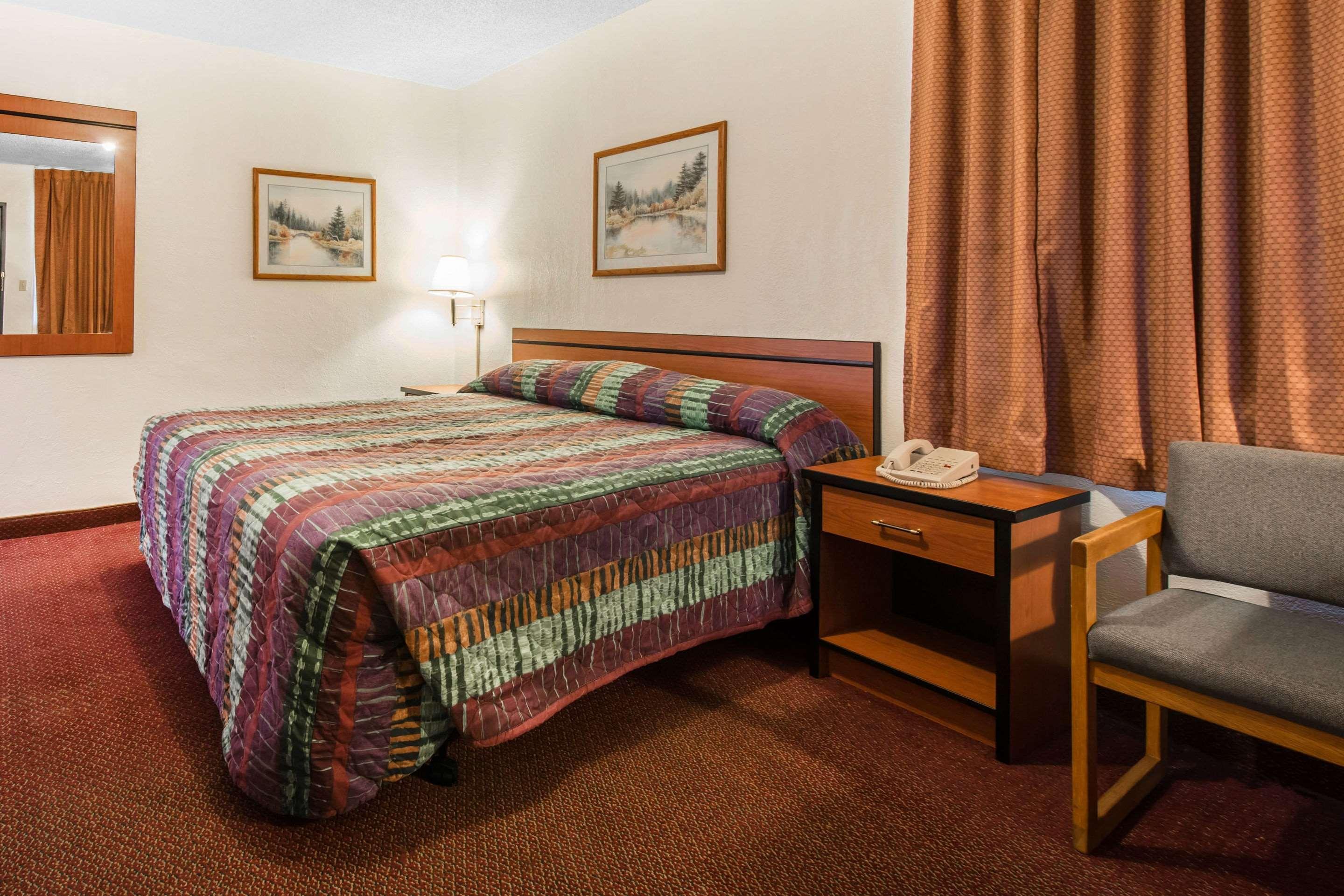 Rodeway Inn & Suites Colorado Springs Extérieur photo