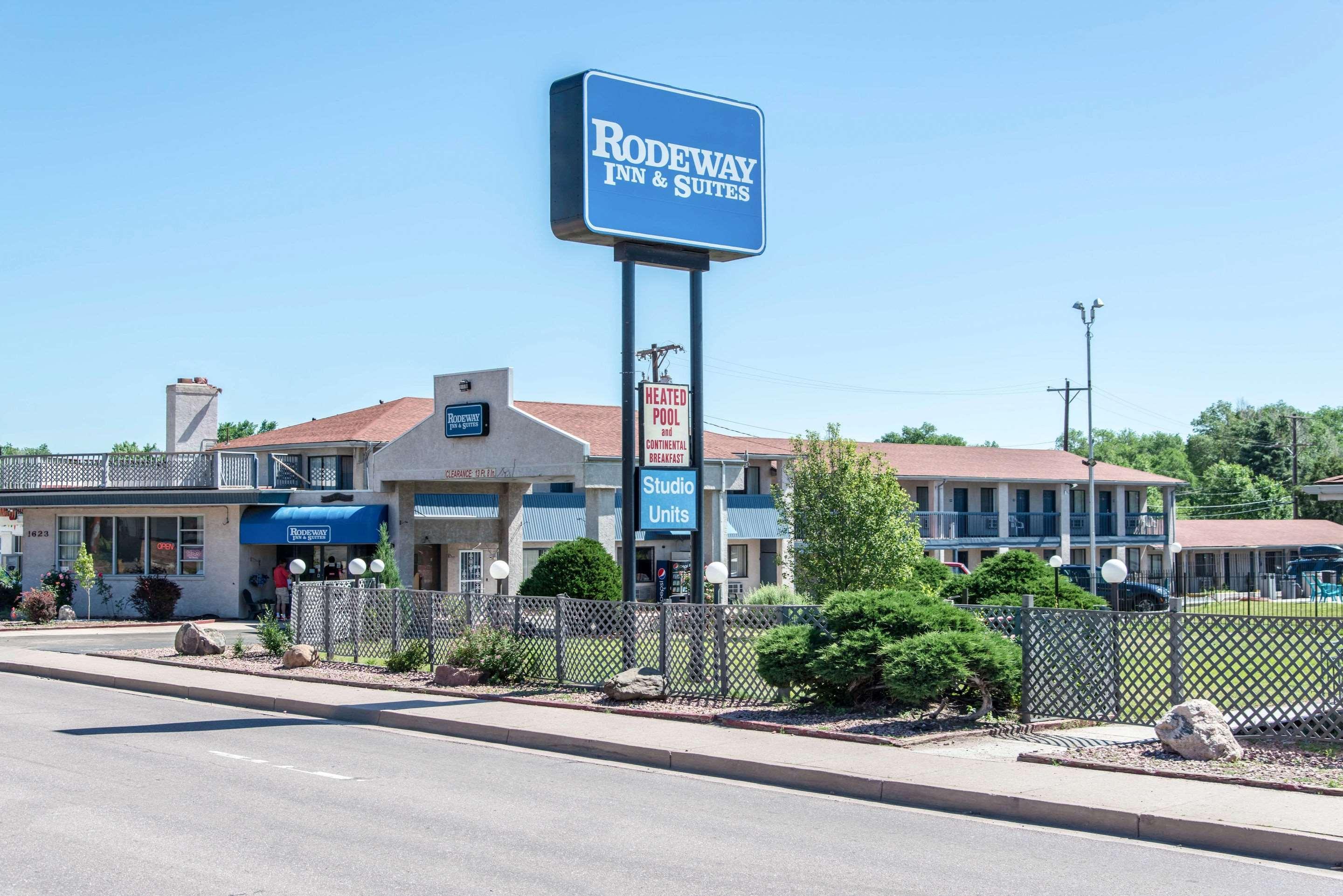 Rodeway Inn & Suites Colorado Springs Extérieur photo