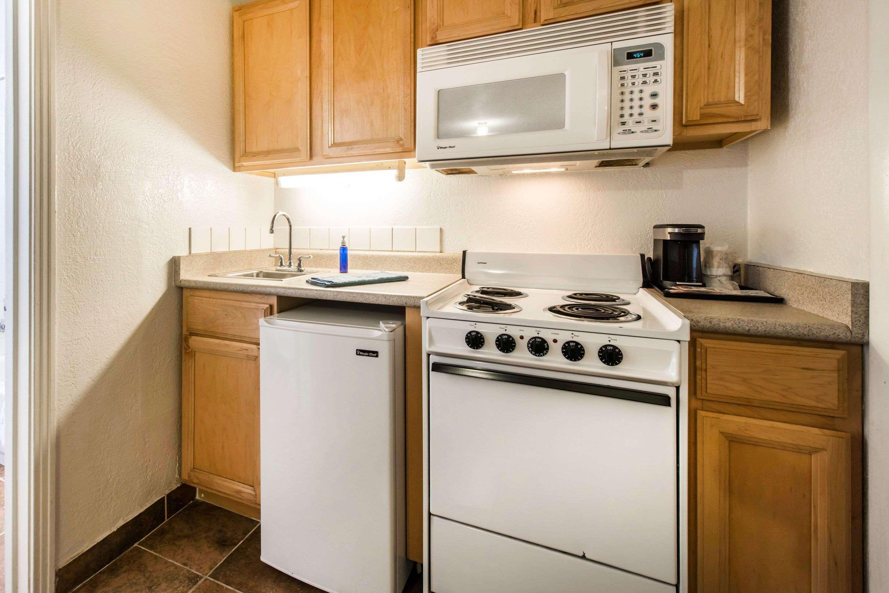 Rodeway Inn & Suites Colorado Springs Extérieur photo
